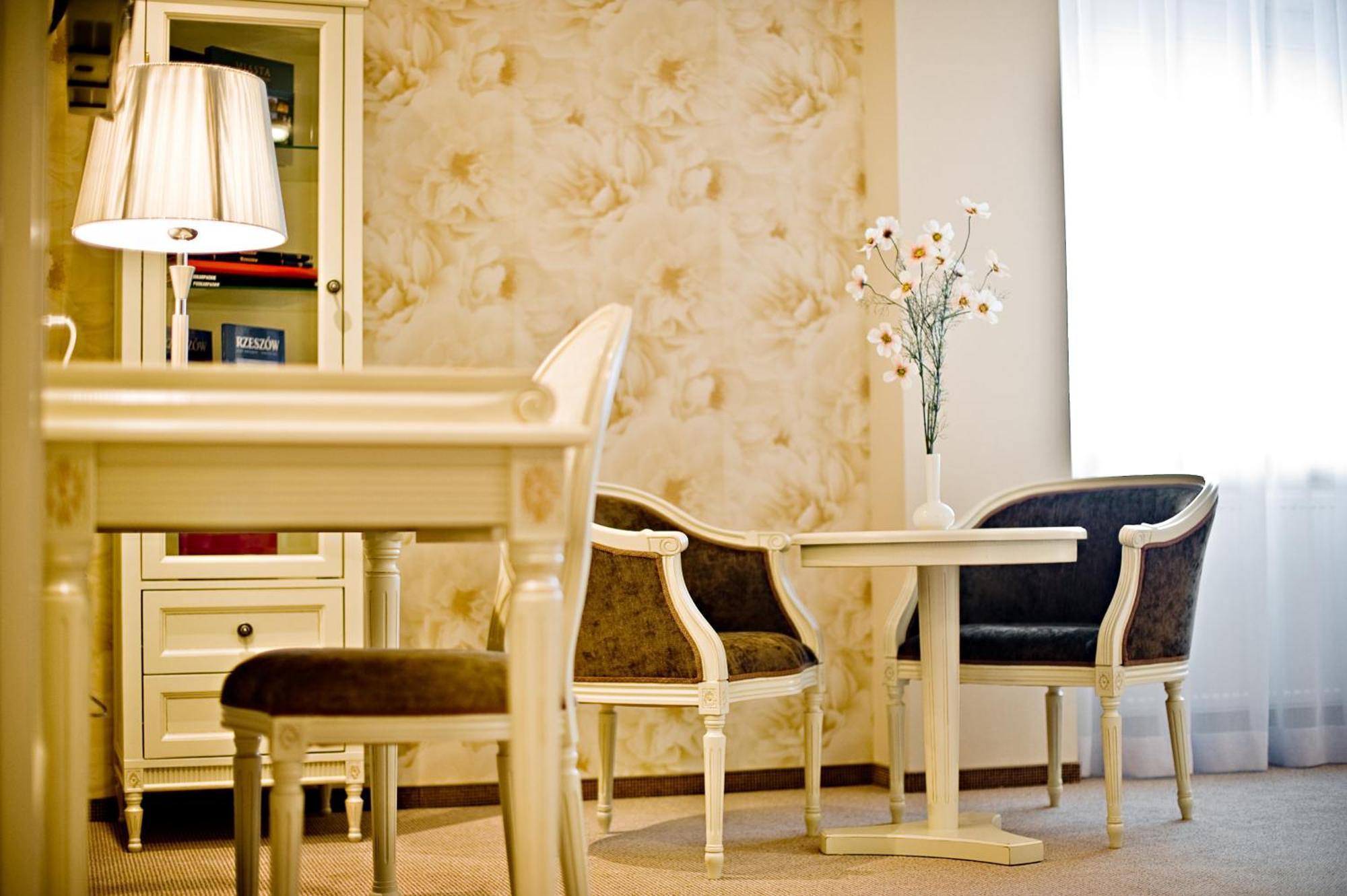 Hotel Prezydencki 4-Star Rzeszow Ngoại thất bức ảnh