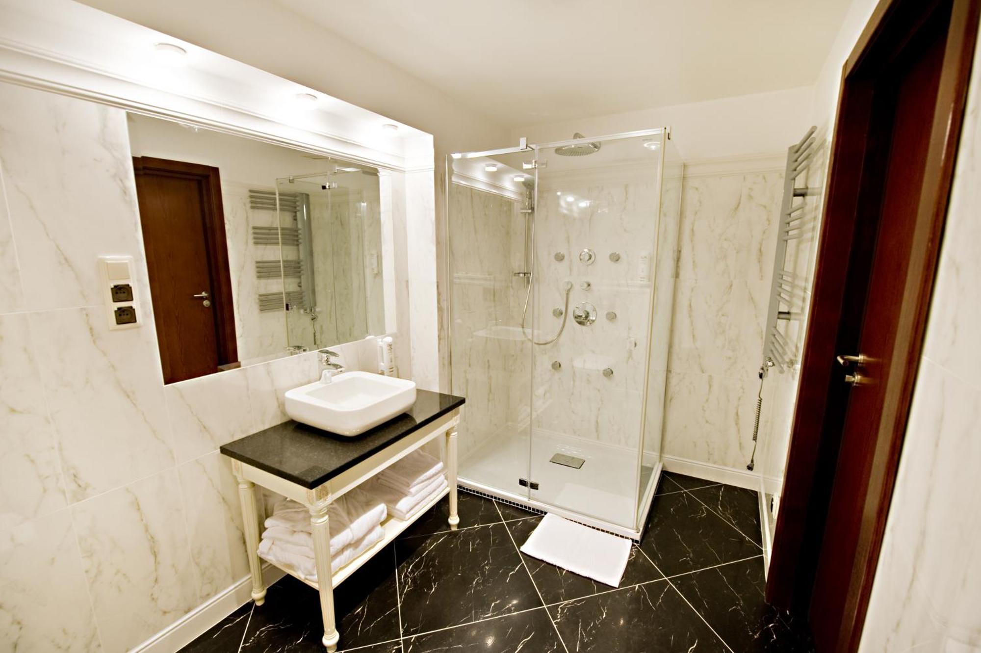 Hotel Prezydencki 4-Star Rzeszow Ngoại thất bức ảnh