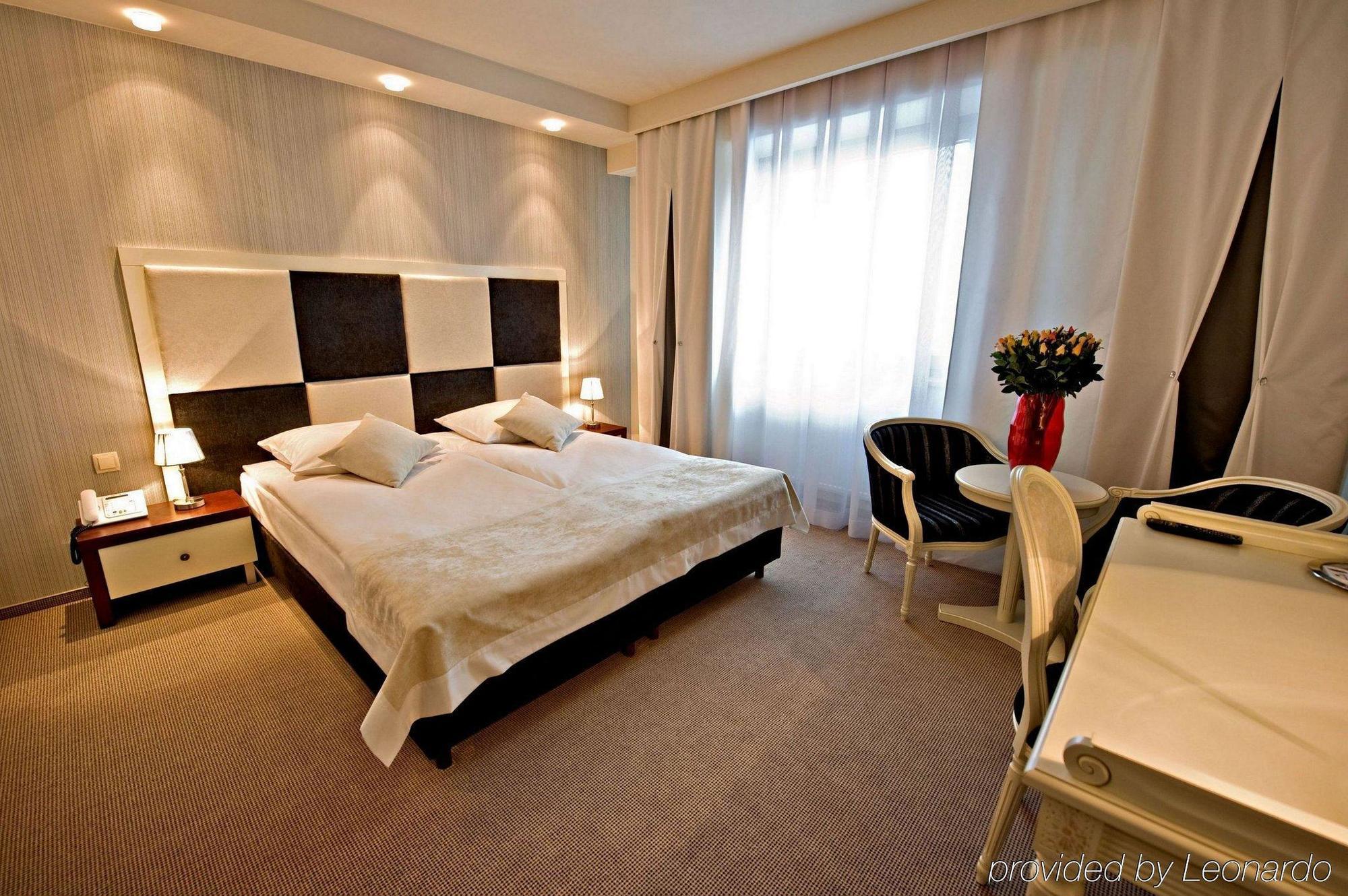 Hotel Prezydencki 4-Star Rzeszow Phòng bức ảnh