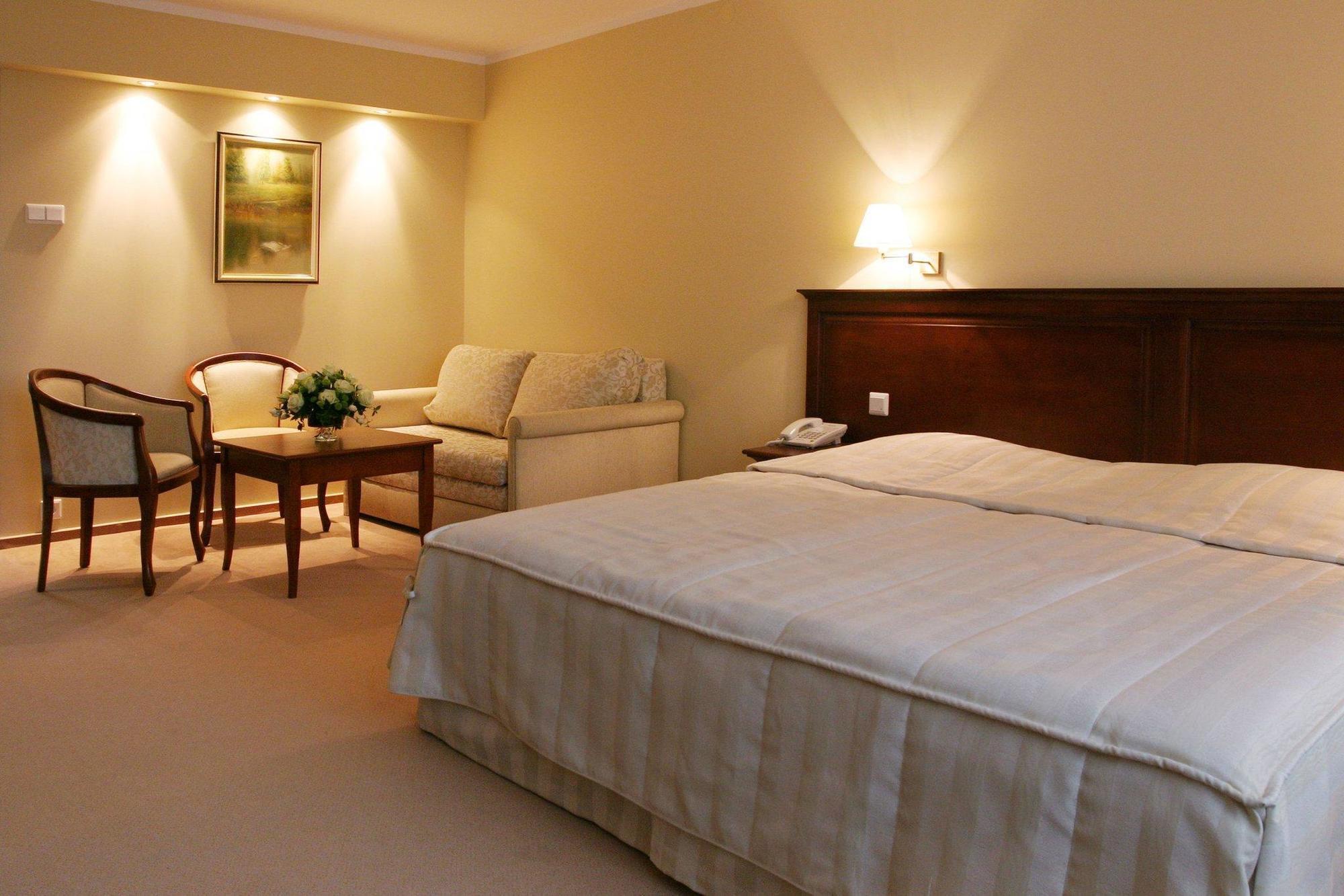 Hotel Prezydencki 4-Star Rzeszow Phòng bức ảnh