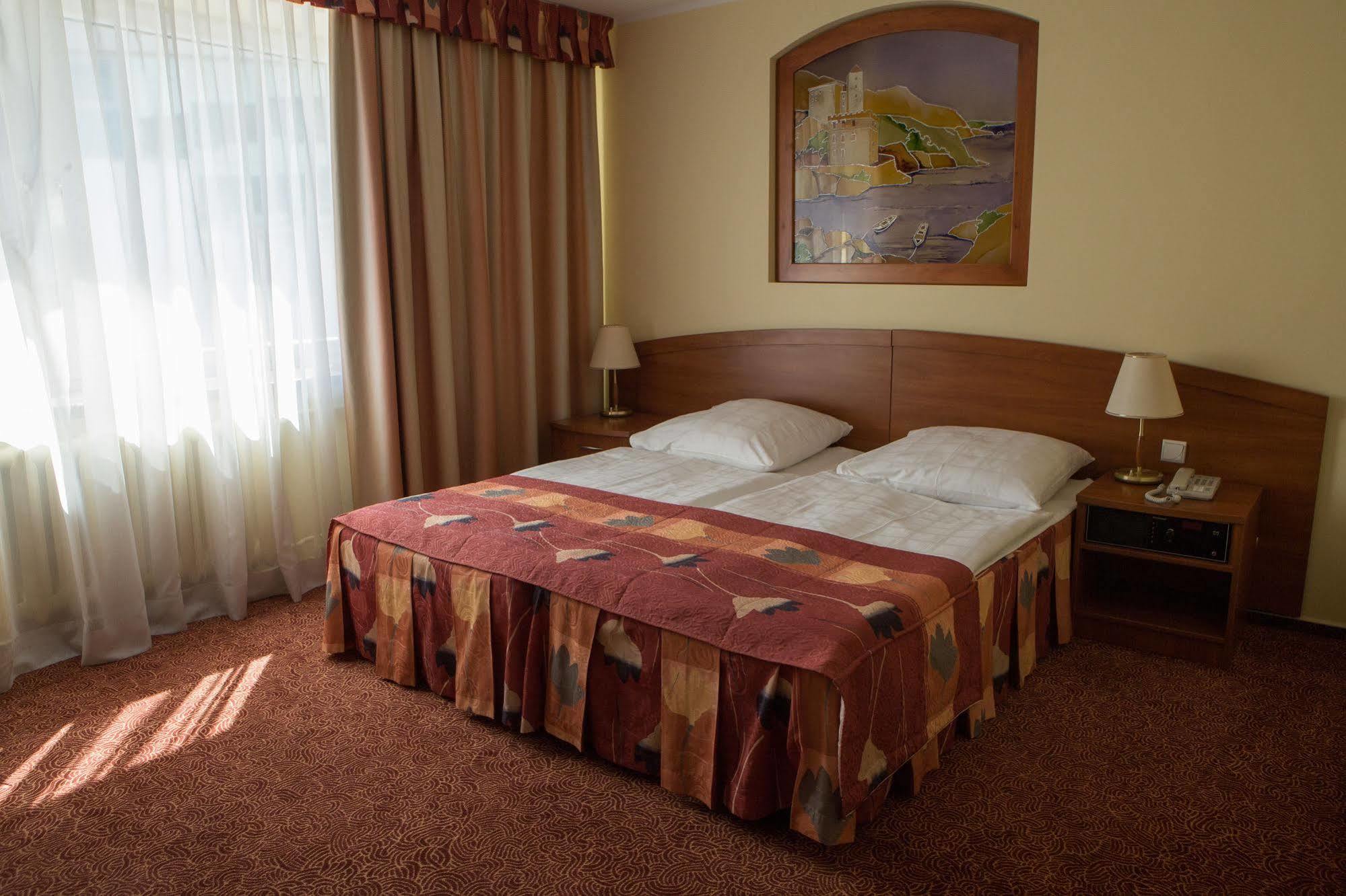 Hotel Prezydencki 4-Star Rzeszow Ngoại thất bức ảnh