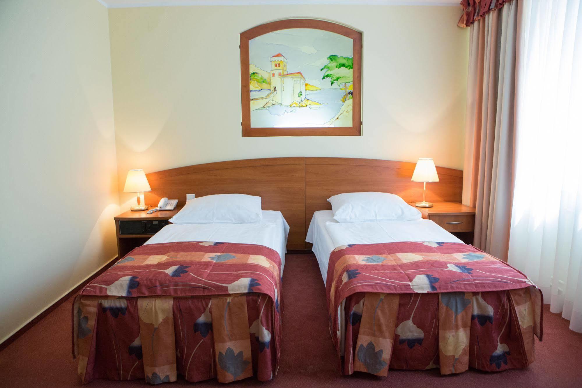 Hotel Prezydencki 4-Star Rzeszow Ngoại thất bức ảnh