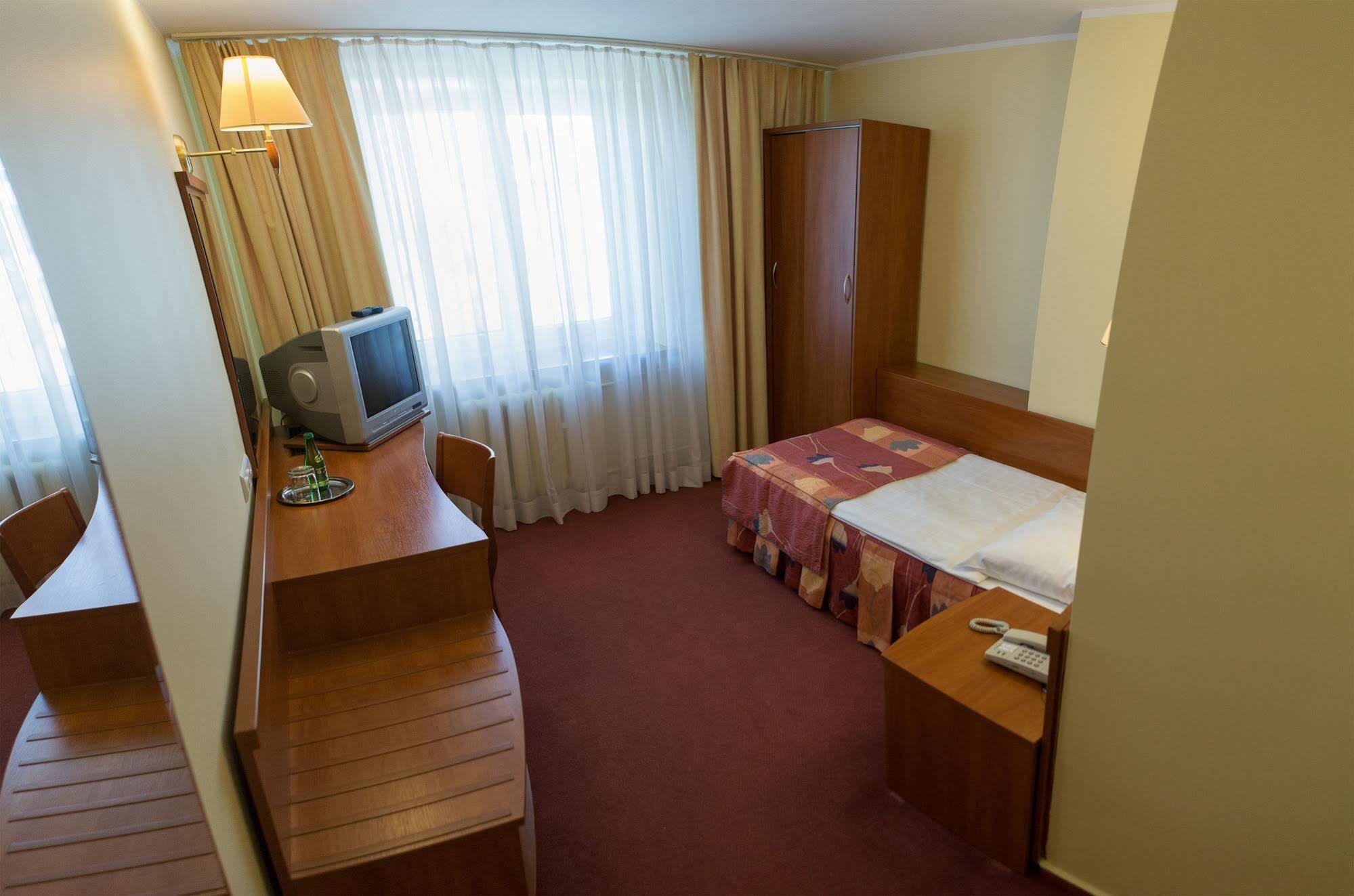 Hotel Prezydencki 4-Star Rzeszow Ngoại thất bức ảnh