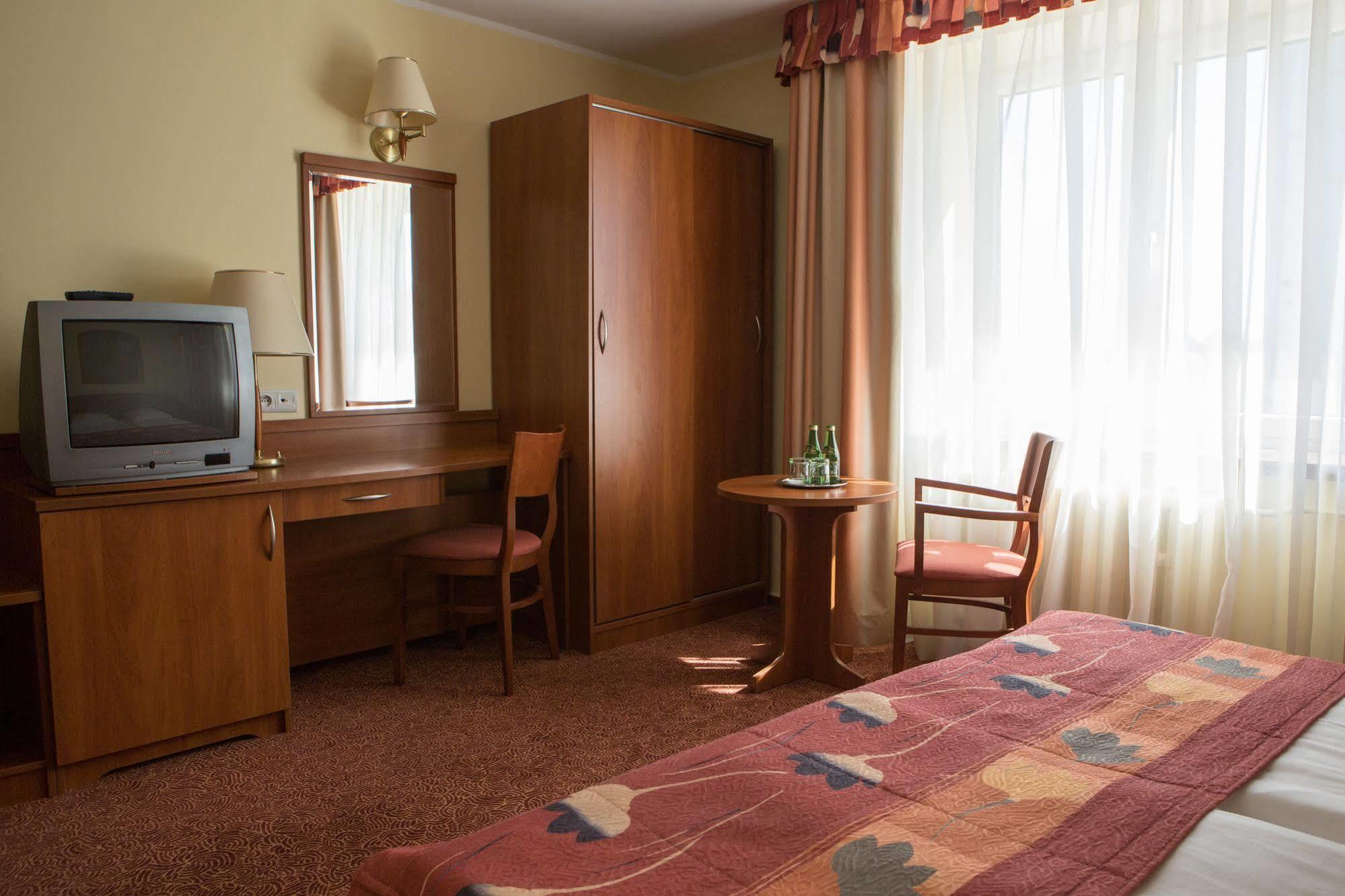 Hotel Prezydencki 4-Star Rzeszow Ngoại thất bức ảnh